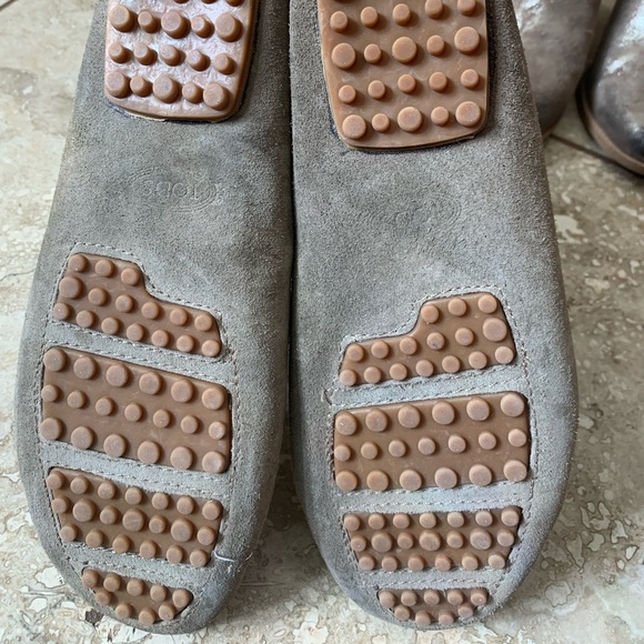 Tods suede moc style driving shoe in moss green. - Picture 4 of 7